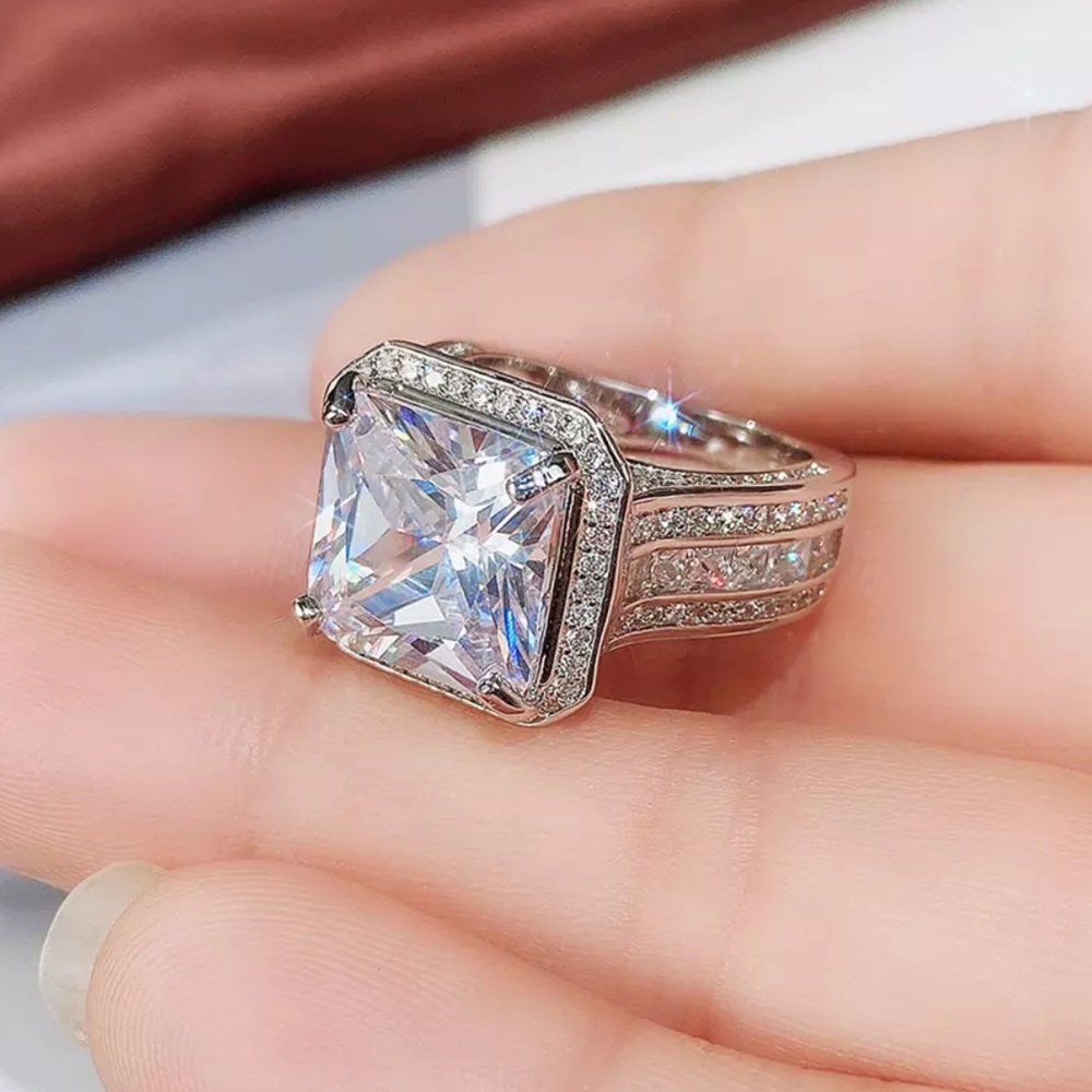 🌟Luxurious Sterling Silver Ring with Large Square Cubic Zirconia